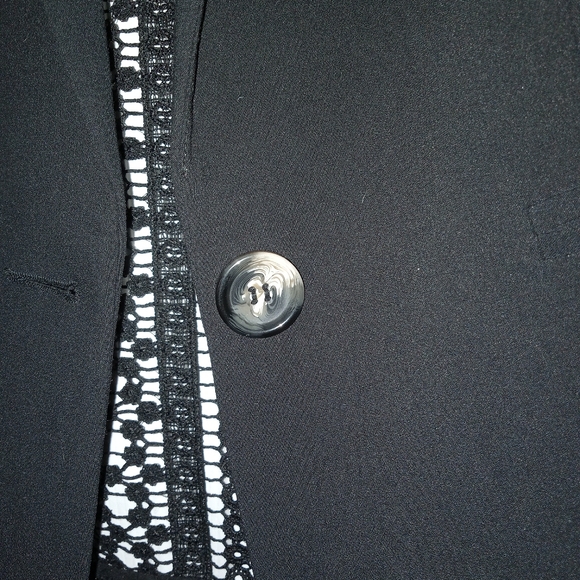 Blazer - Picture 3 of 4